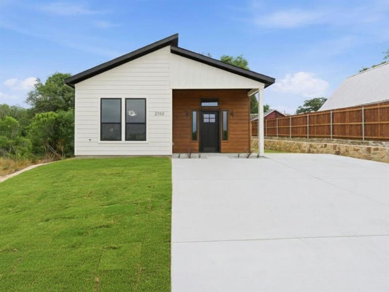 2703 Brazos River Drive, Granbury TX 76048 - Photo 2