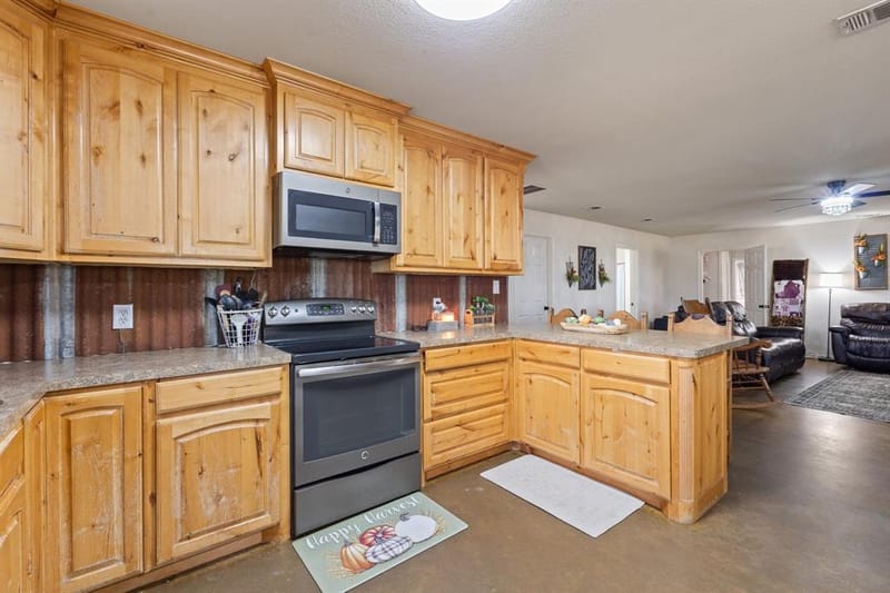 685 County Road 1102, Rio Vista TX 76093 - Photo 13