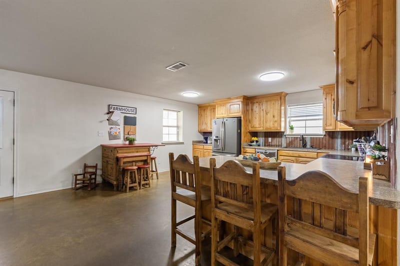 685 County Road 1102, Rio Vista TX 76093 - Photo 16