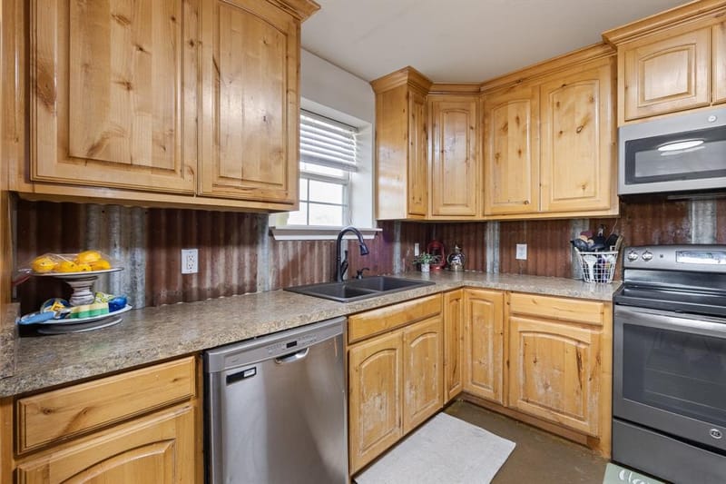 685 County Road 1102, Rio Vista TX 76093 - Photo 12