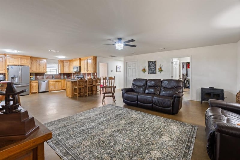 685 County Road 1102, Rio Vista TX 76093 - Photo 9