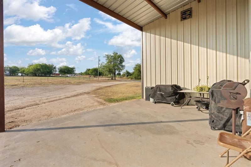 685 County Road 1102, Rio Vista TX 76093 - Photo 38