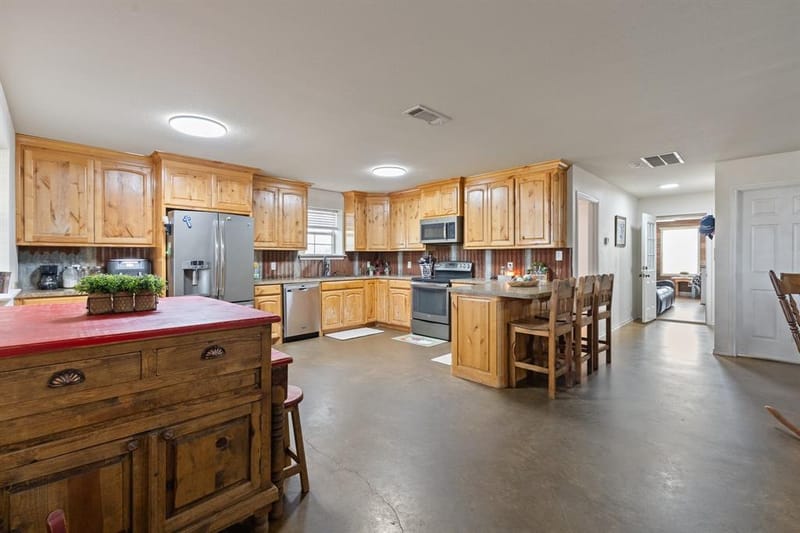 685 County Road 1102, Rio Vista TX 76093 - Photo 10