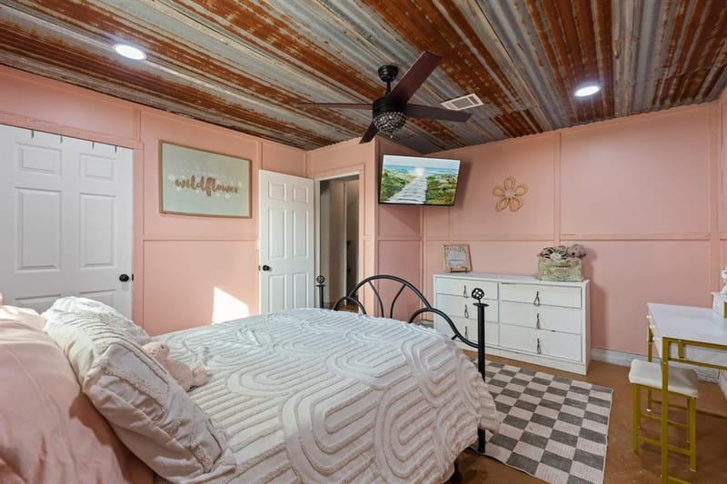 685 County Road 1102, Rio Vista TX 76093 - Photo 29