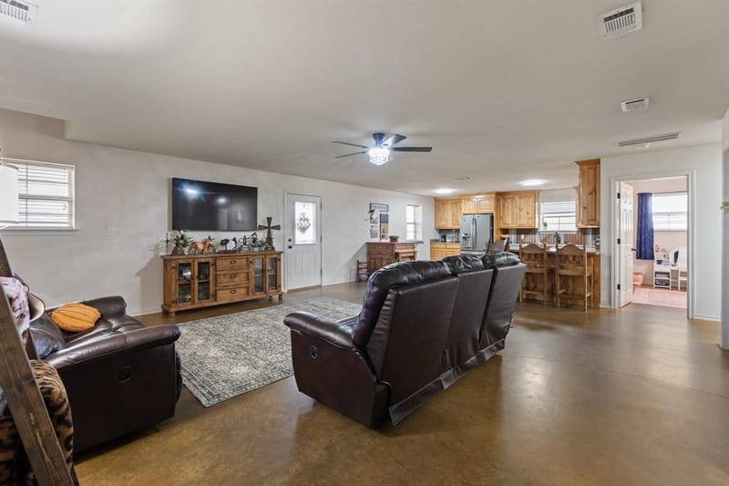 685 County Road 1102, Rio Vista TX 76093 - Photo 8