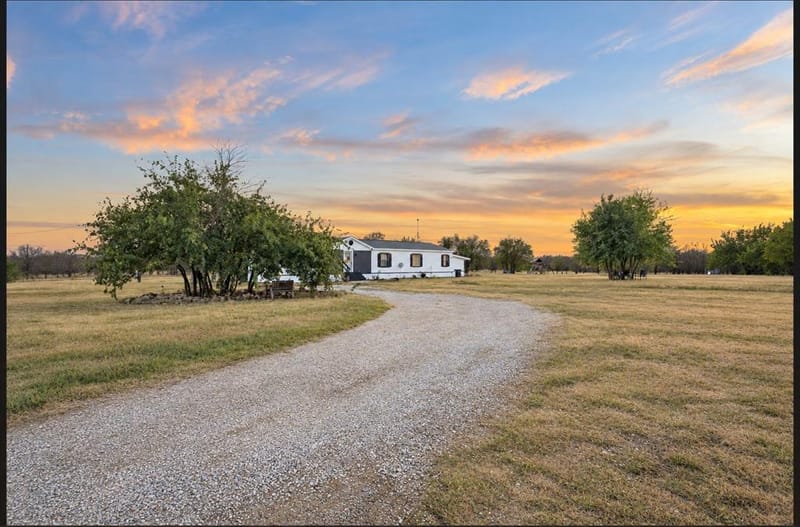 549 County Road 4733, Rhome TX 76078 - Photo 31
