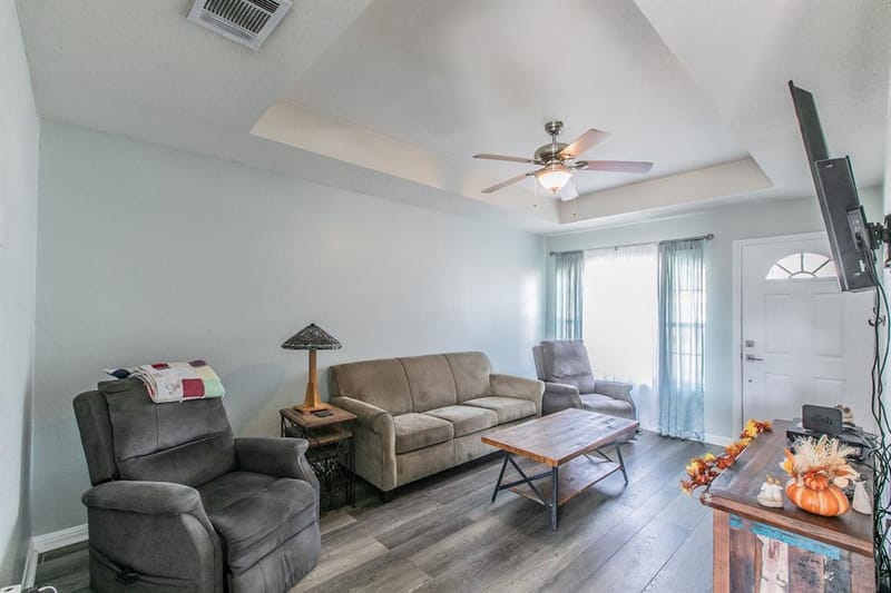 212 Broken Arrow Drive, Lacy Lakeview TX 76705 - Photo 2