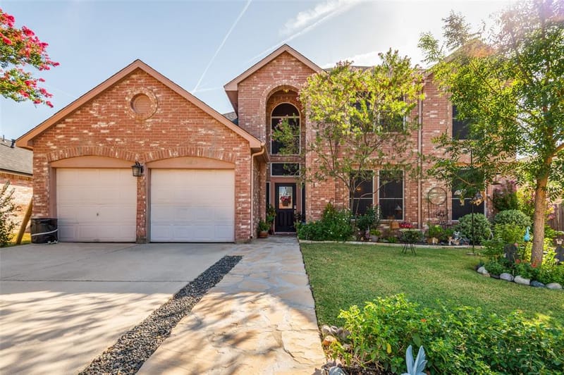 925 Rio Vista Lane, Arlington TX 76017 - Photo 2