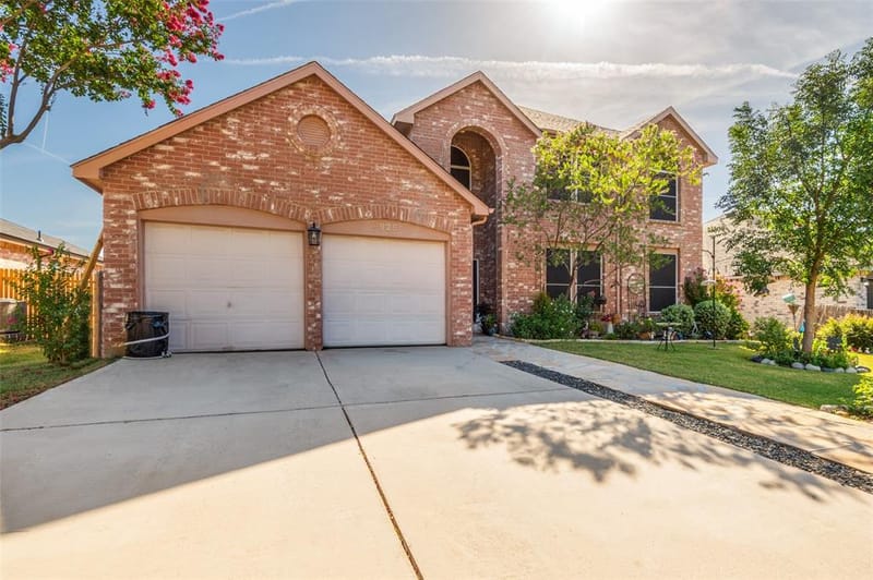 925 Rio Vista Lane, Arlington TX 76017