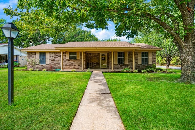 210 31st Street SW, Paris TX 75460 - Photo 2