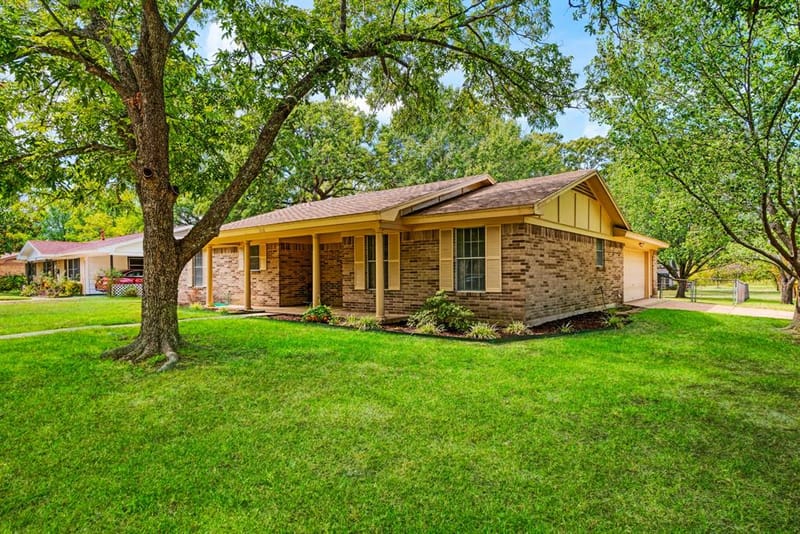 210 31st Street SW, Paris TX 75460