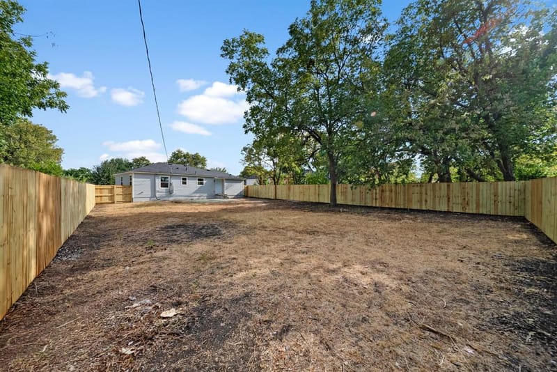 2451 Hudspeth Avenue, Dallas TX 75216 - Photo 23