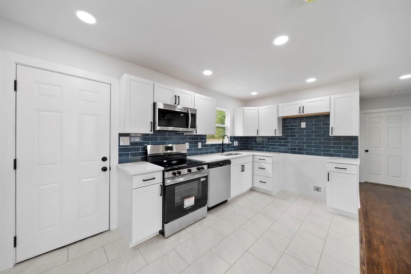 2451 Hudspeth Avenue, Dallas TX 75216 - Photo 6