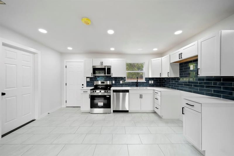 2451 Hudspeth Avenue, Dallas TX 75216 - Photo 7
