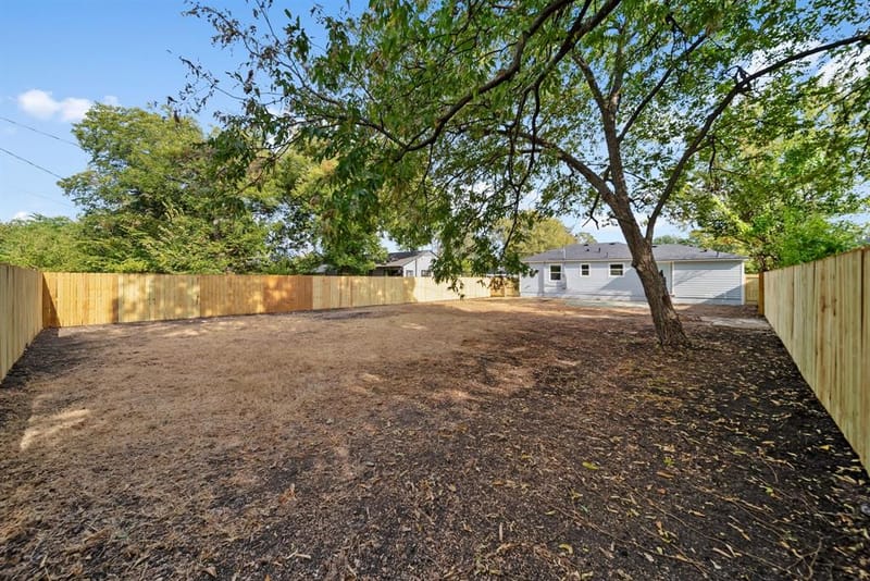 2451 Hudspeth Avenue, Dallas TX 75216 - Photo 24