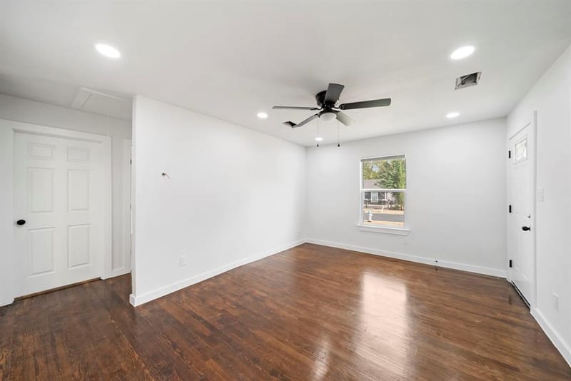 2451 Hudspeth Avenue, Dallas TX 75216 - Photo 11
