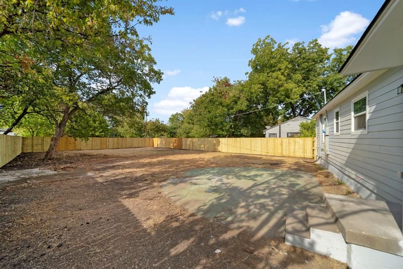 2451 Hudspeth Avenue, Dallas TX 75216 - Photo 21