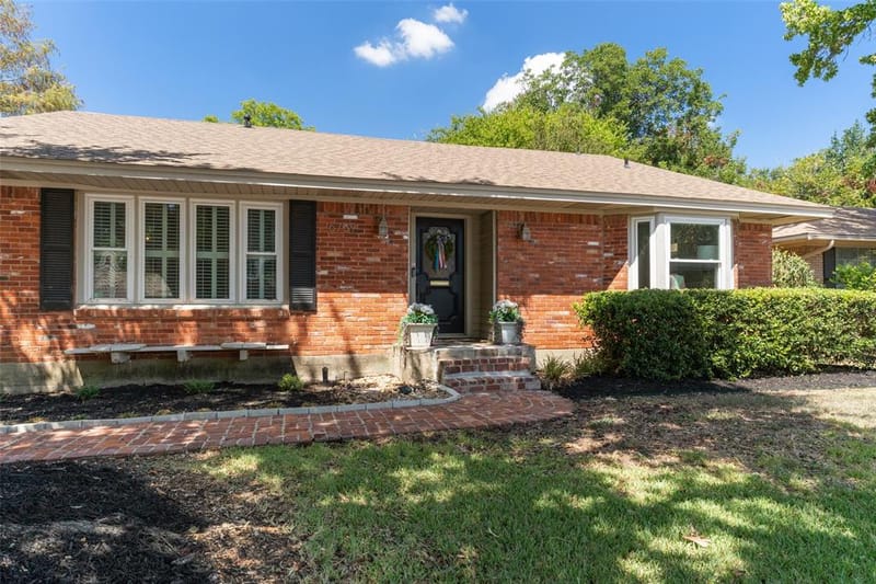 6759 E Mockingbird Lane, Dallas TX 75214 - Photo 2