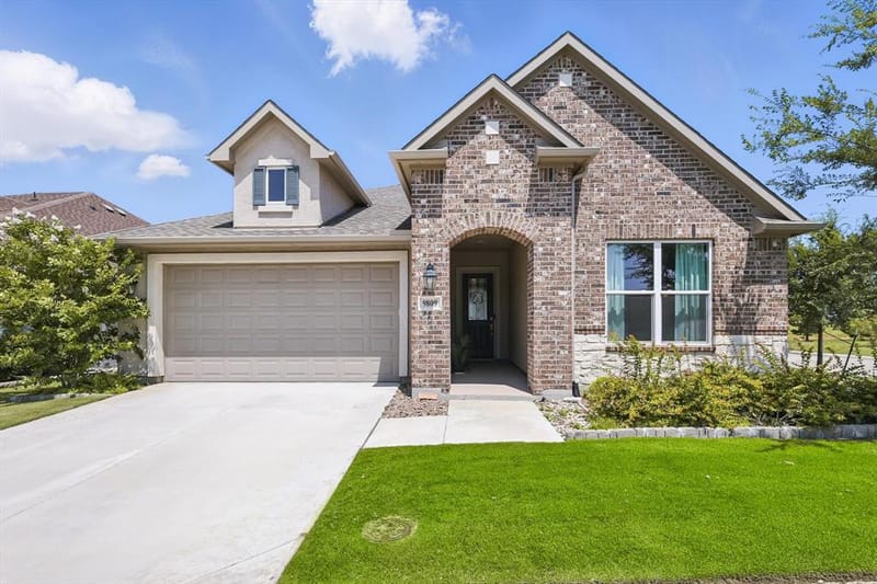 9809 Salford Way, Denton TX 76207