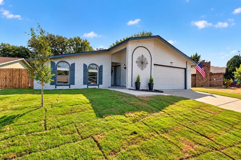 4721 Woodfield Drive, Arlington TX 76016 - Photo 2