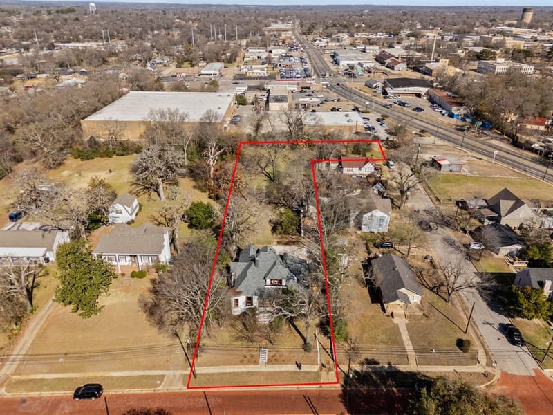 911 W Houston, Tyler TX 75702