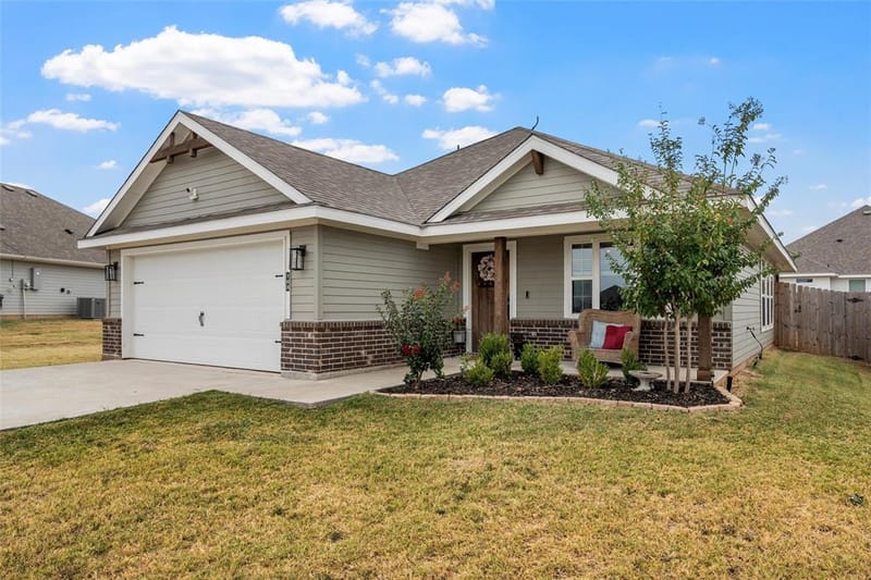 103 Olivia Street, Hillsboro TX 76645 - Photo 2
