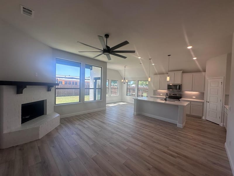 604 Austen Avenue, Tioga TX 76271 - Photo 5