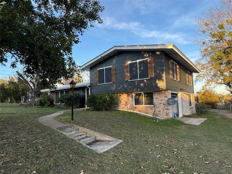 915 Old stephenville road, Hico TX 76457