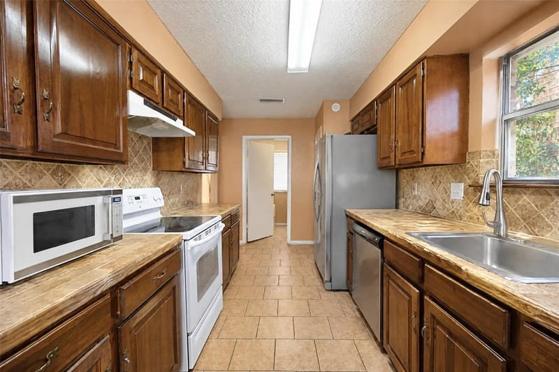 2718 Forest Park Drive, Garland TX 75040 - Photo 9