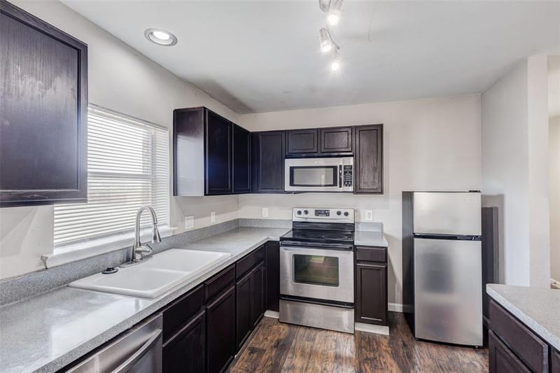 951 Zachary Drive, Arlington TX 76002 - Photo 7
