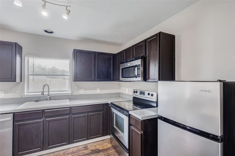 951 Zachary Drive, Arlington TX 76002 - Photo 5