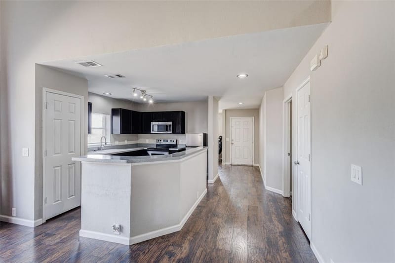 951 Zachary Drive, Arlington TX 76002 - Photo 9