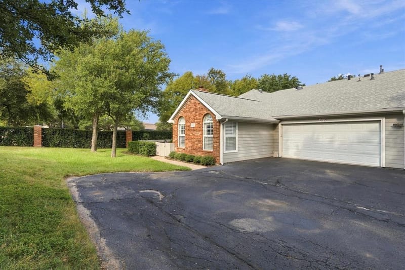 1002 Bridges Drive, Arlington TX 76012 - Photo 2