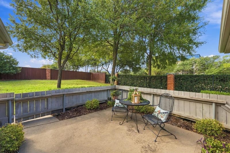 1002 Bridges Drive, Arlington TX 76012 - Photo 5