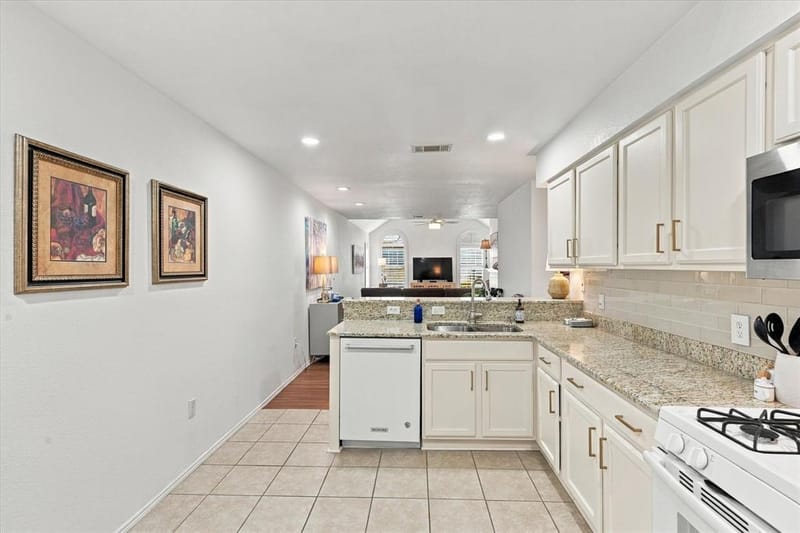 1002 Bridges Drive, Arlington TX 76012 - Photo 18