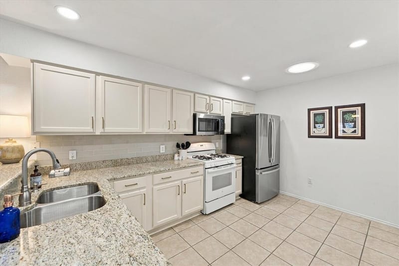 1002 Bridges Drive, Arlington TX 76012 - Photo 15