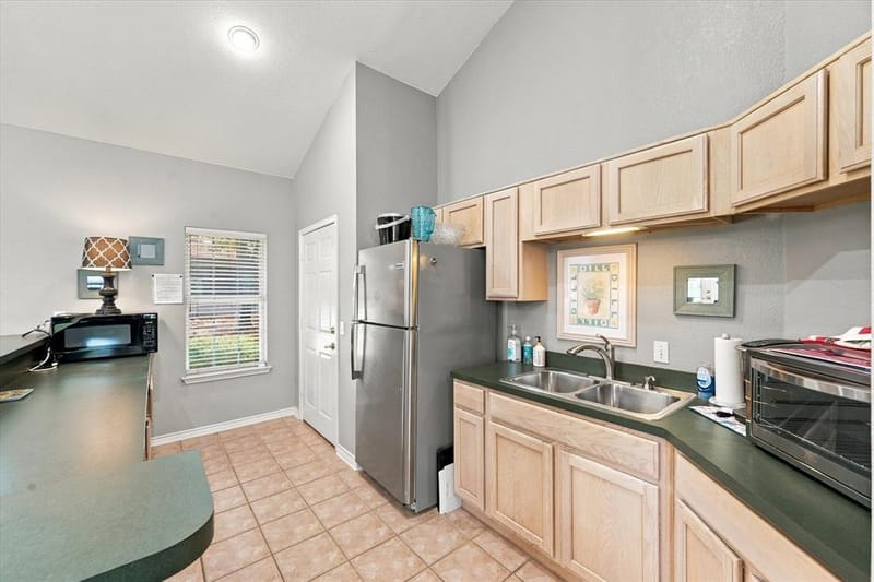 1002 Bridges Drive, Arlington TX 76012 - Photo 35