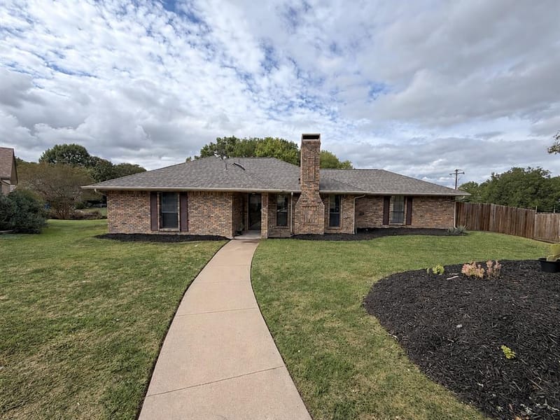 219 N Beltwoods Drive, DeSoto TX 75115 - Photo 2