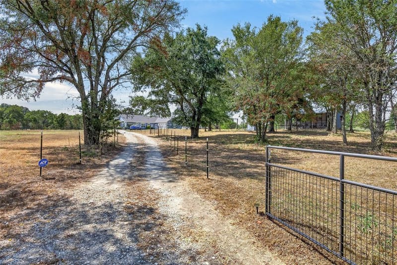 8145 County Road 3250, Chatfield TX 75105 - Photo 30