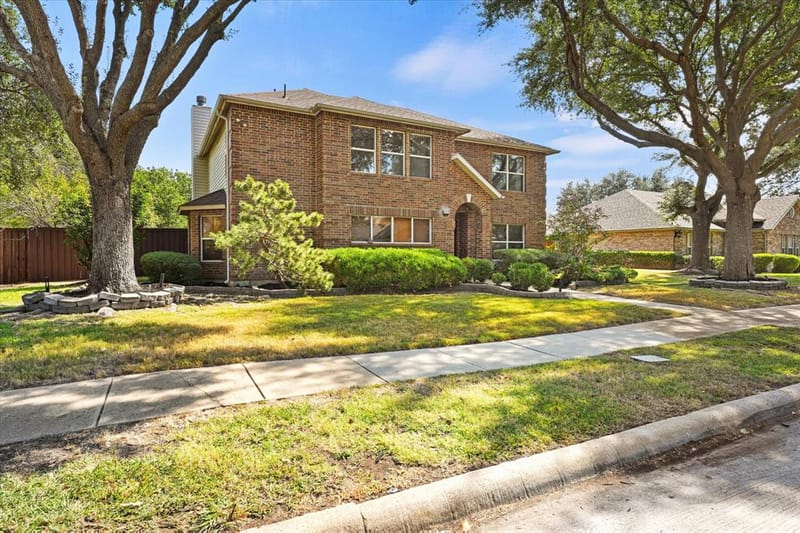 6410 Tara Lane, Frisco TX 75035 - Photo 2
