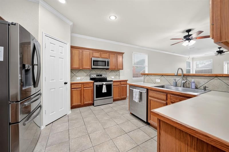 10601 Augusta Lane, Rowlett TX 75089 - Photo 6