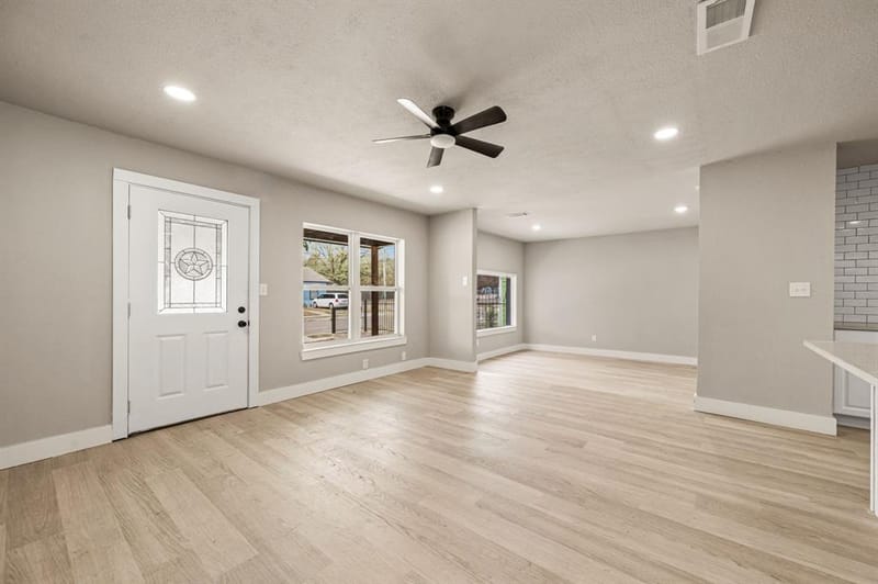 3855 Dowdell Street, Fort Worth TX 76119 - Photo 2