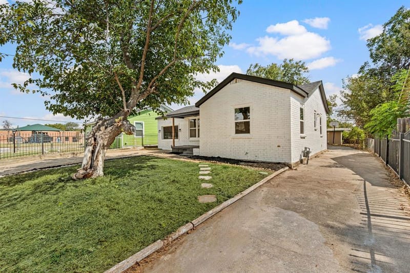 3855 Dowdell Street, Fort Worth TX 76119 - Photo 9