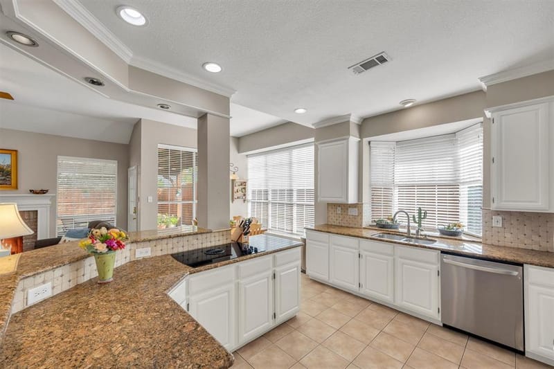 2655 Garden Ridge Lane, Arlington TX 76006 - Photo 13