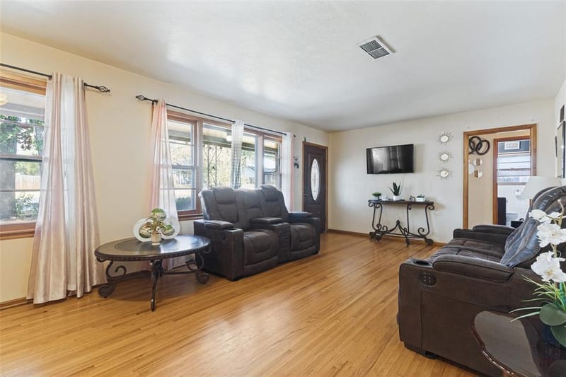 6051 Black Oak Lane, Fort Worth TX 76114 - Photo 2