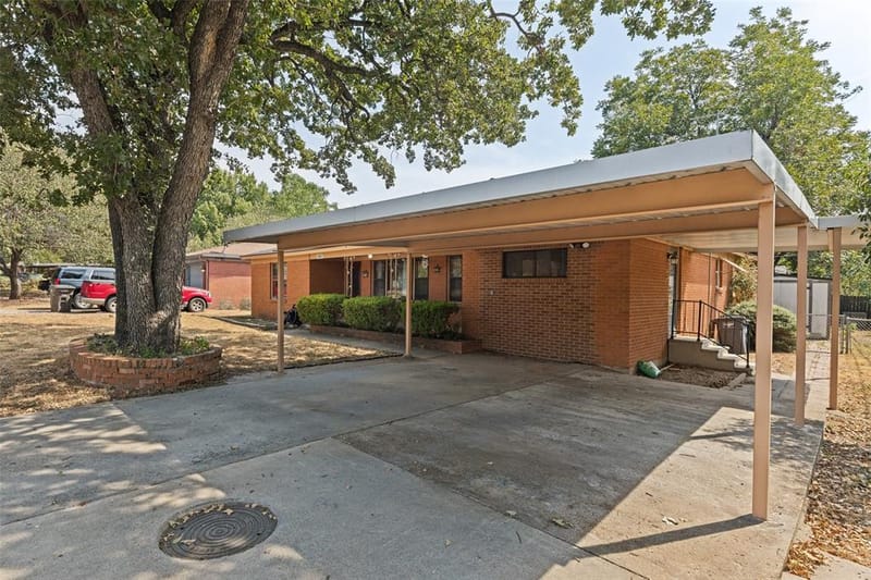 6051 Black Oak Lane, Fort Worth TX 76114 - Photo 7