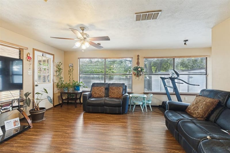 6051 Black Oak Lane, Fort Worth TX 76114 - Photo 4