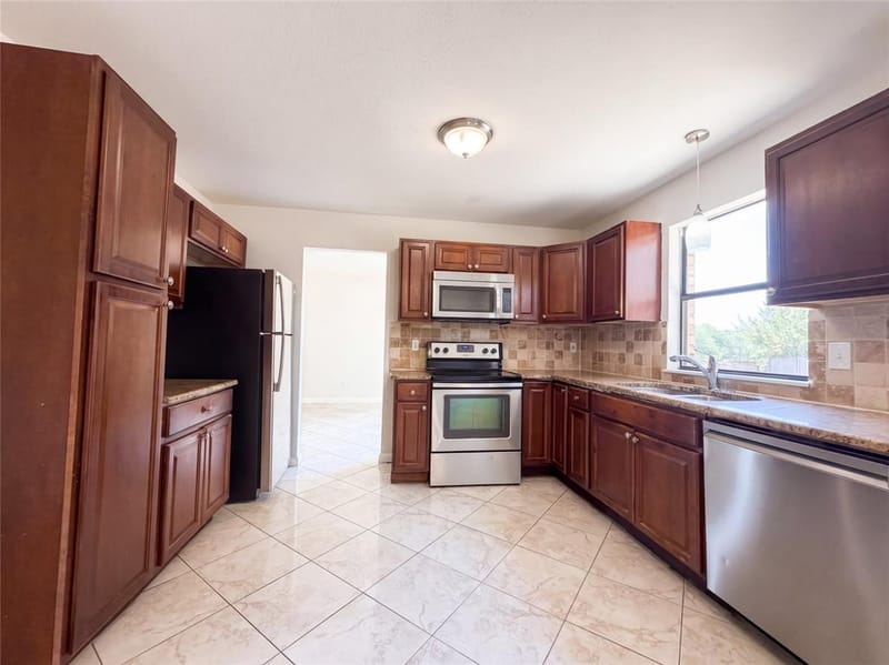 4622 Covington Court, Grand Prairie TX 75052 - Photo 7
