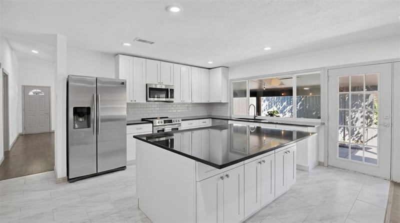 10854 Villa Haven Drive, Dallas TX 75238 - Photo 3