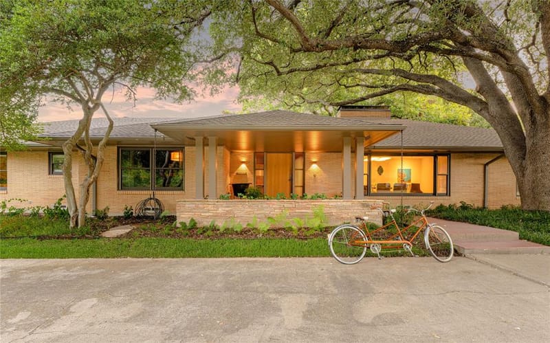 906 Leatrice Drive, Dallas TX 75208 - Photo 2